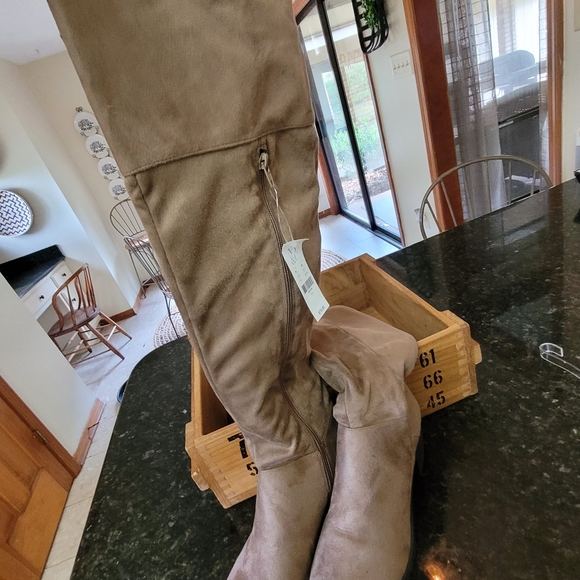 Above knee new boots tan suede - Picture 4 of 7